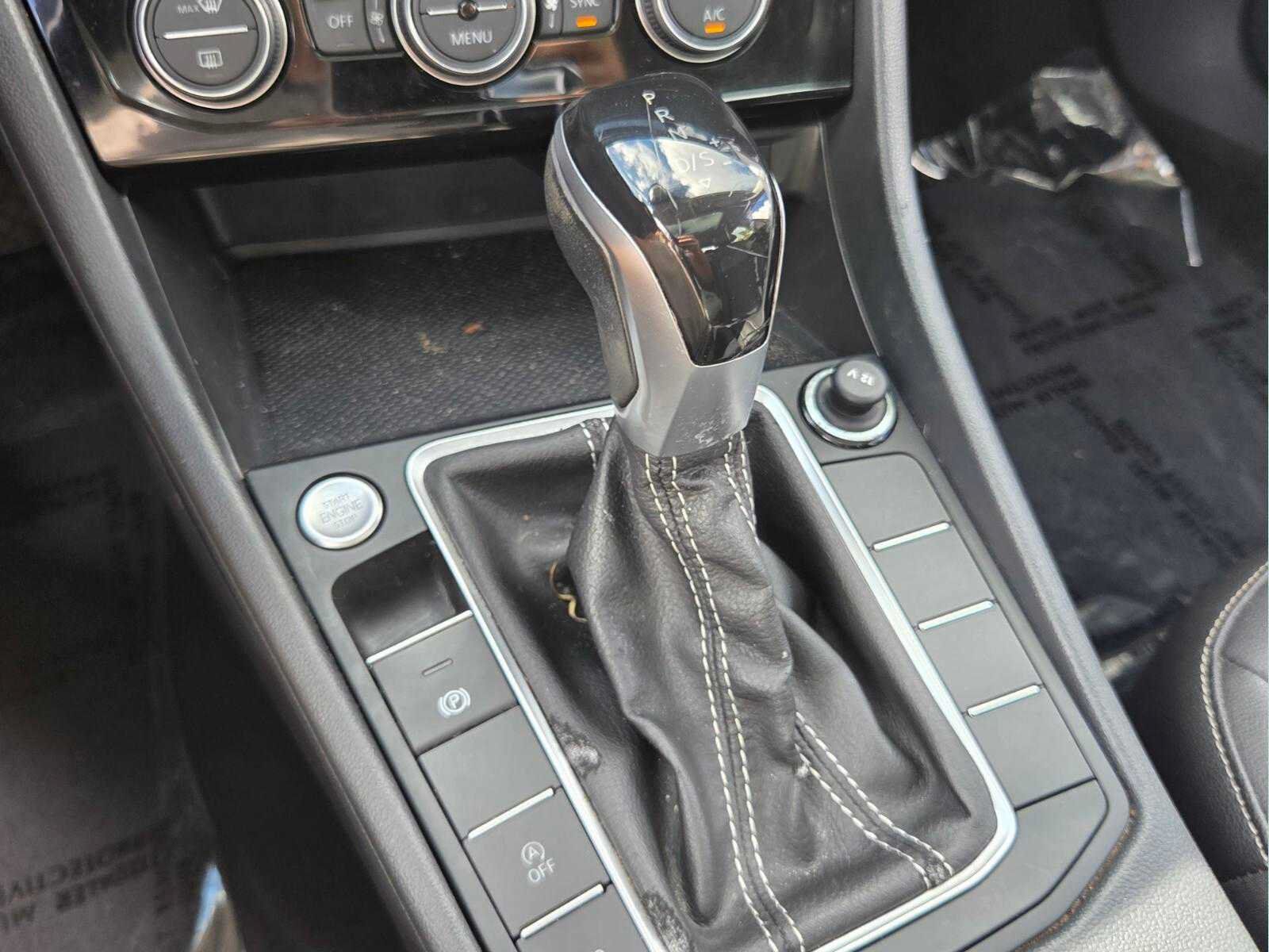 Used 2023 Volkswagen Jetta SE w/ Panoramic Sunroof Package FWD image 25