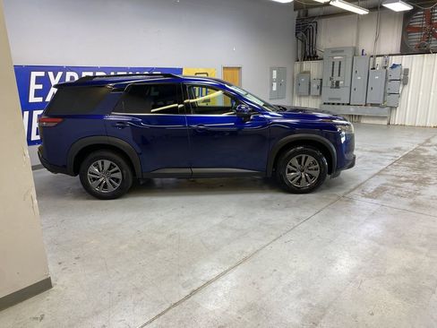 Used 2025 Nissan Pathfinder SV AWD/4WD image 8
