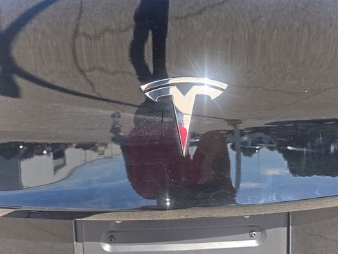 Used 2025 Tesla Model Y Long Range AWD/4WD image 7