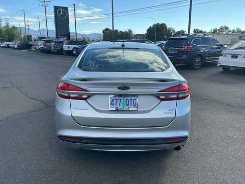 Used 2017 Ford Fusion SE w/ Equipment Group 201A FWD image 9
