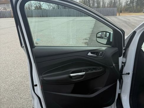 Used 2014 Ford Escape SE image 16