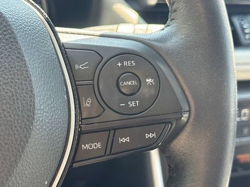 Used 2021 Toyota RAV4 XLE Premium AWD/4WD image 29