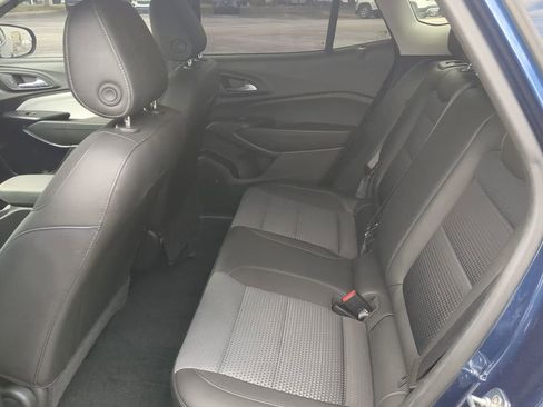 Used 2024 Chevrolet Trax LT w/ Sunroof Package FWD image 13