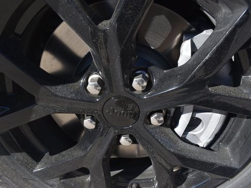 New 2025 Jeep Grand Cherokee L Altitude image 9