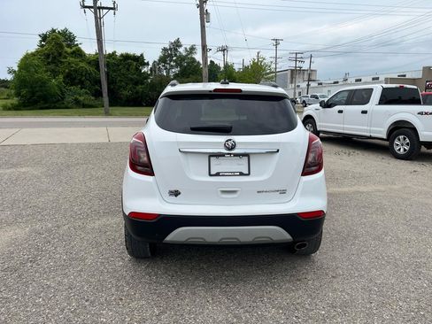 Used 2022 Buick Encore Preferred AWD/4WD image 4