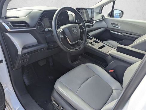 Certified 2024 Toyota Sienna XLE image 9