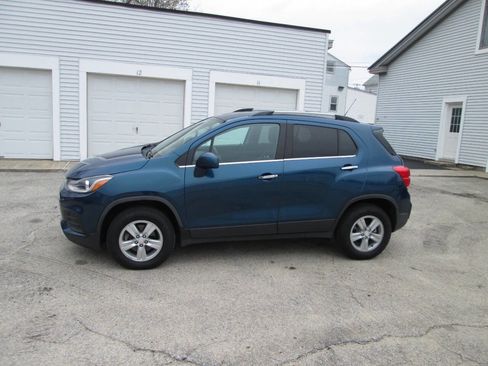 Used 2019 Chevrolet Trax LT w/ LT Convenience Package AWD/4WD image 3