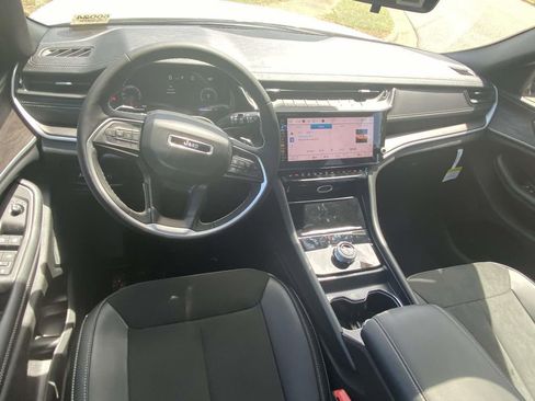 New 2026 Jeep Grand Cherokee L 2WD image 40