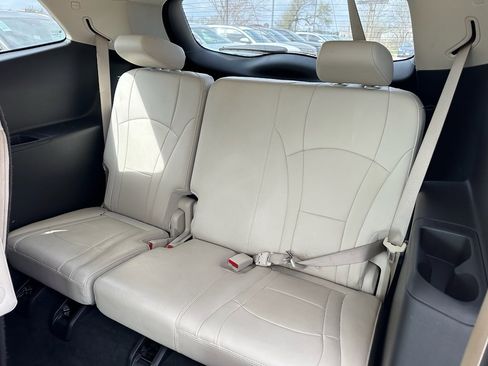Used 2024 Buick Enclave Essence image 27