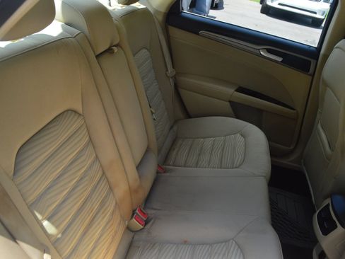 Used 2016 Ford Fusion SE FWD image 26