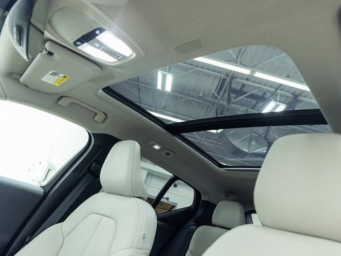 Used 2024 Volvo XC40 B5 Ultimate w/ Protection Package Premier image 19