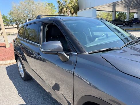 Used 2022 Toyota Highlander LE image 16