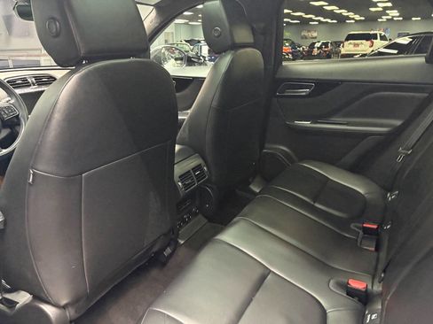 Used 2020 Jaguar F-PACE Premium image 37