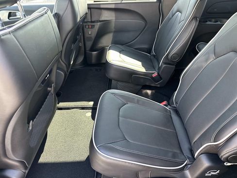 New 2026 Chrysler Pacifica Limited w/ S Appearance Package FWD image 17