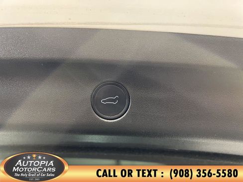 Used 2021 Tesla Model Y Long Range AWD/4WD image 18