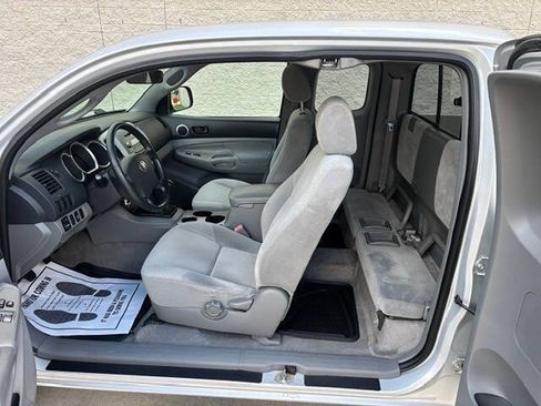 Used 2006 Toyota Tacoma 4x4 Access Cab w/ SR5 Pkg #2 image 4