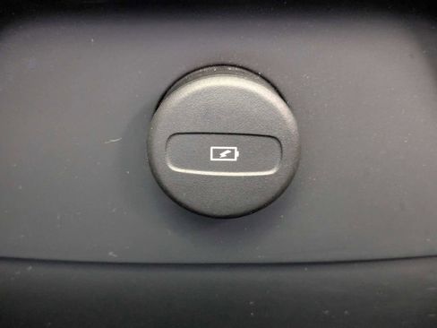 Certified 2024 Volvo XC90 T8 Plus AWD/4WD image 20