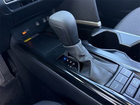 Used 2025 Toyota Camry SE image 20