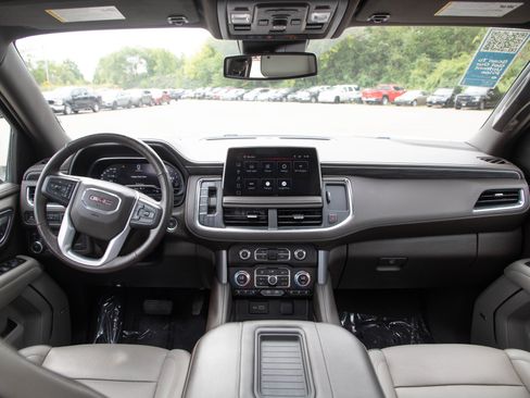 Used 2023 GMC Yukon XL SLT w/ SLT Premium Package AWD/4WD image 18