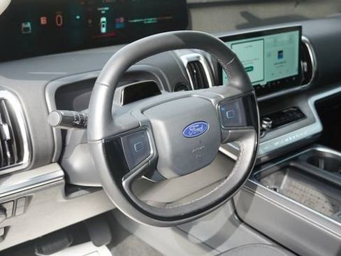 Used 2025 Ford Expedition Platinum w/ Driver's Package AWD/4WD image 19