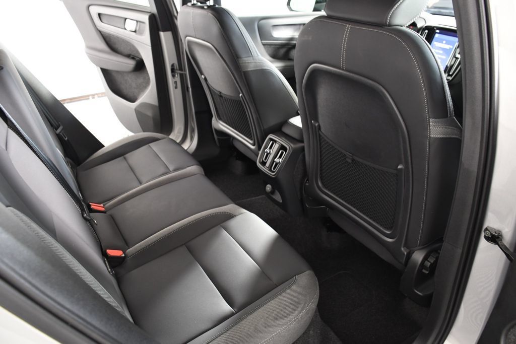 Used 2023 Volvo C40 Recharge Core AWD/4WD image 22
