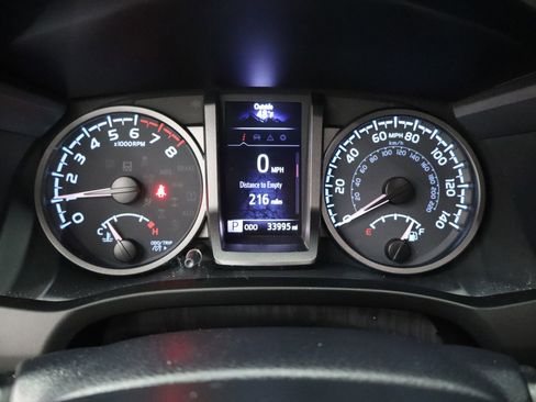 Used 2022 Toyota Tacoma TRD Sport w/ Technology Package image 18