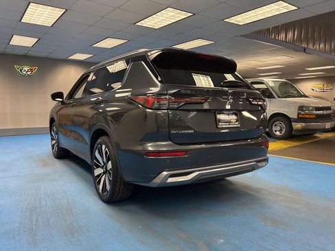 Used 2025 Mitsubishi Outlander SEL image 10