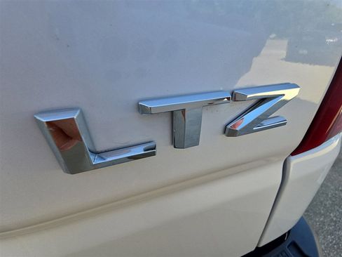Used 2025 Chevrolet Silverado 1500 LTZ AWD/4WD image 32
