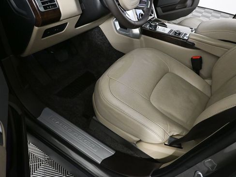 Used 2020 Land Rover Range Rover HSE image 7