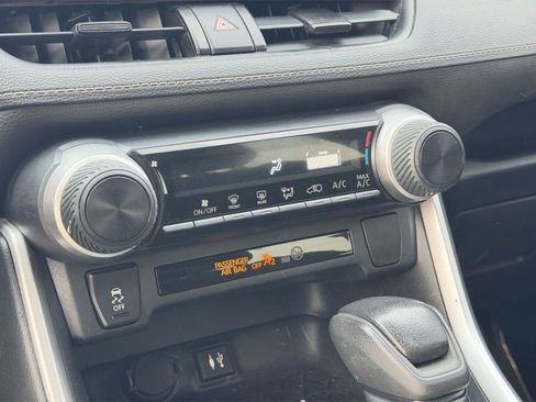 Used 2019 Toyota RAV4 LE image 22