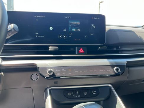 Used 2026 Kia Carnival FWD image 17