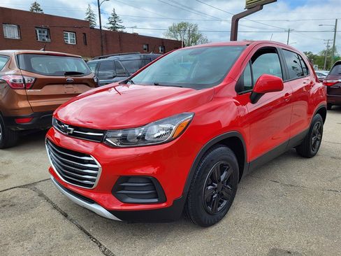 Used 2020 Chevrolet Trax LS w/ Tint and Cruise Package FWD image 1