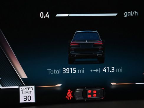 Used 2025 BMW X7 xDrive40i w/ M Sport Package image 25