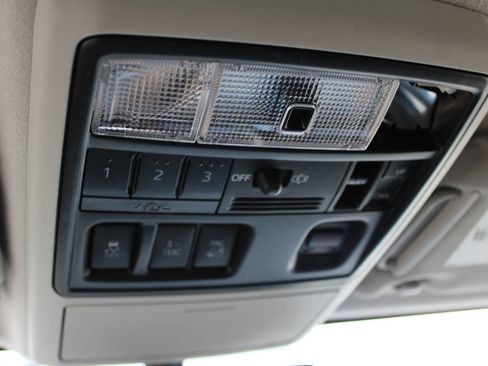 Used 2018 Toyota 4Runner Limited AWD/4WD image 12