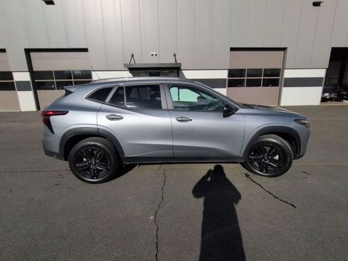 Used 2024 Chevrolet Trax ACTIV w/ Sunroof Package image 5