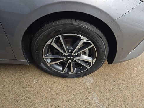 Used 2024 Kia Forte LXS w/ LXS Technology Package FWD image 23