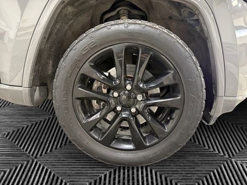 Used 2021 Jeep Grand Cherokee Altitude image 11