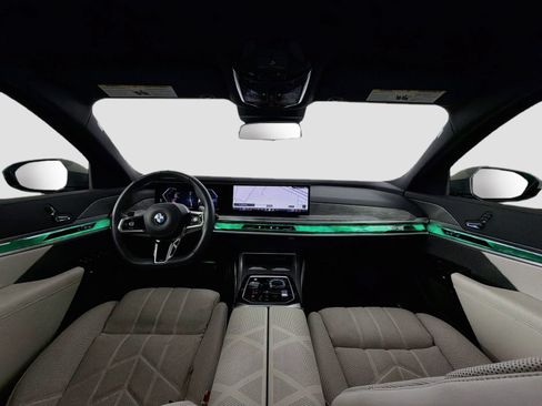 Used 2025 BMW 760i xDrive w/ Executive Package AWD/4WD image 9
