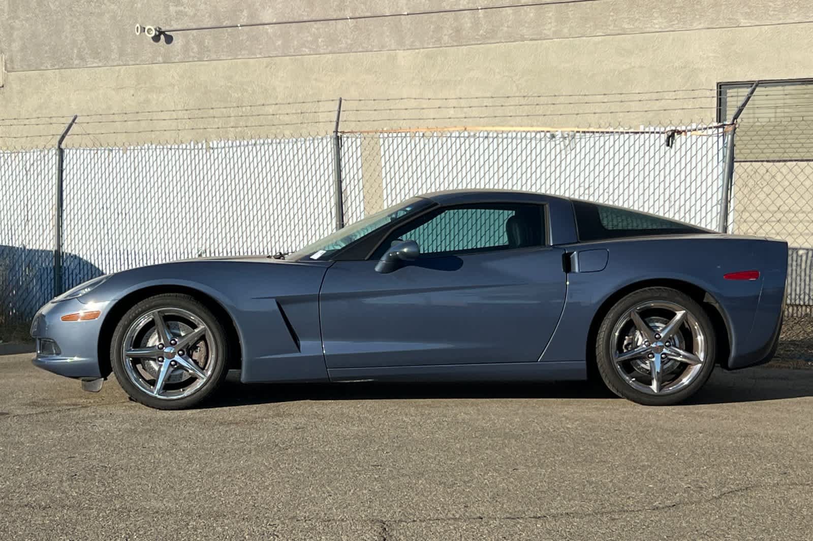 Used 2011 Chevrolet Corvette Coupe w/ Preferred Equipment Group RWD image 2
