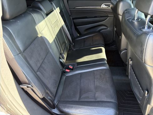 Used 2020 Jeep Grand Cherokee Altitude image 17