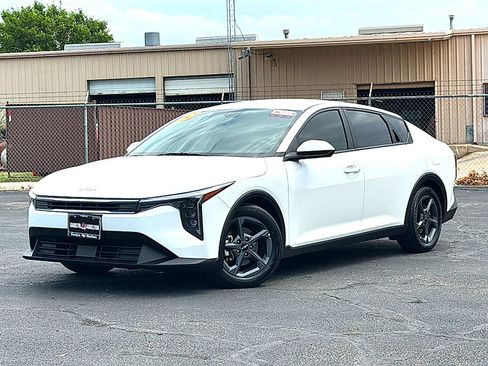 Used 2025 Kia K4 FWD image 2