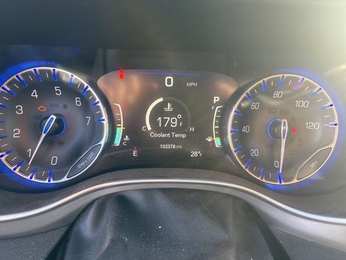 Used 2018 Chrysler Pacifica Limited w/ S Appearance Package image 1