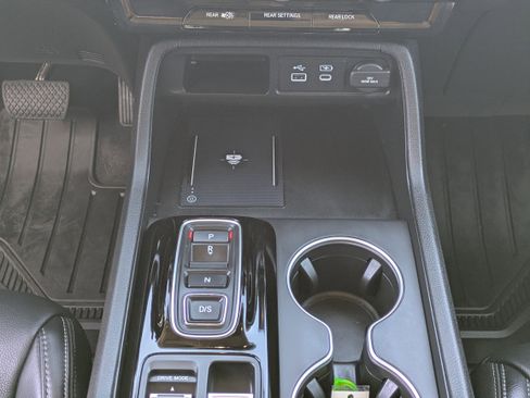 Used 2025 Honda Pilot Touring image 20