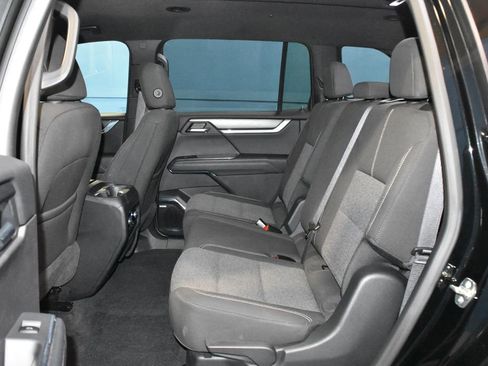 Used 2025 GMC Acadia Elevation image 18