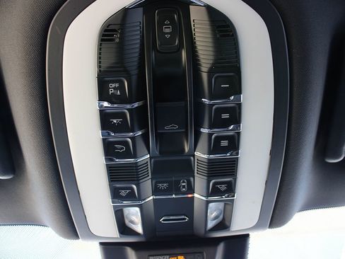 Used 2021 Porsche Macan AWD/4WD image 50
