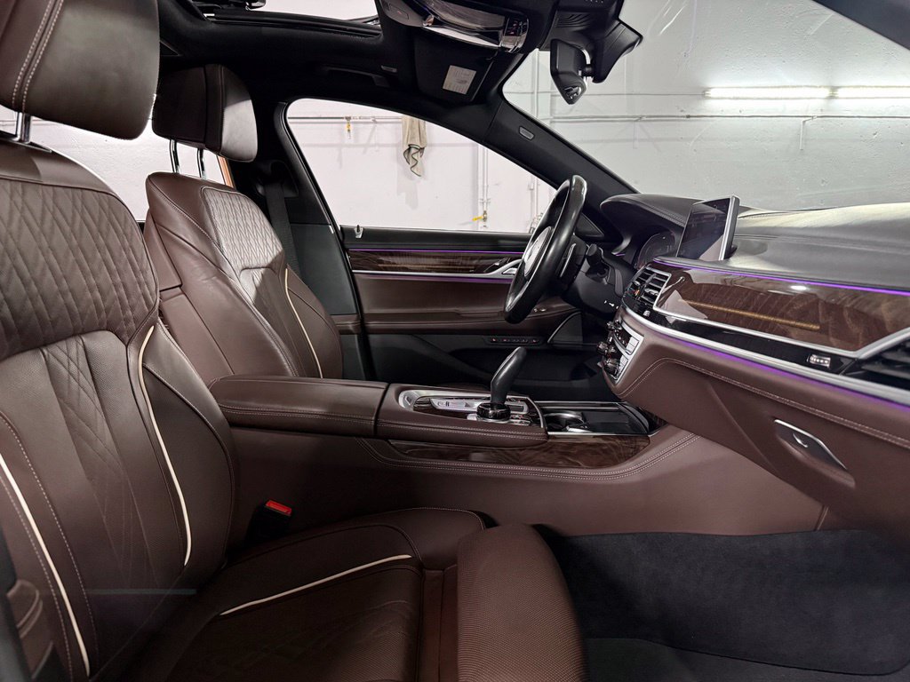 Used 2022 BMW 750i xDrive w/ Executive Package AWD/4WD image 33