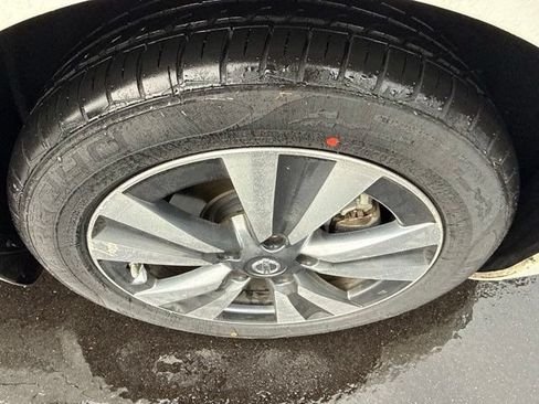 Used 2017 Nissan Leaf SV w/ Premium Package FWD image 5