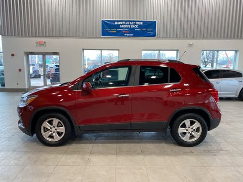 Used 2020 Chevrolet Trax LT w/ Driver Confidence Package image 2