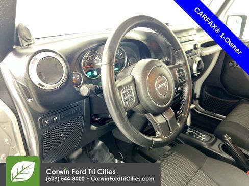 Used 2012 Jeep Wrangler Rubicon w/ PWR Convenience Group AWD/4WD image 3