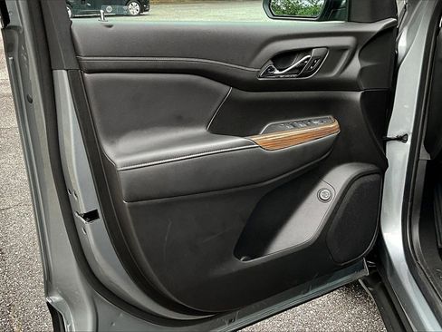 Certified 2023 GMC Acadia SLE w/ Driver Convenience Package image 18